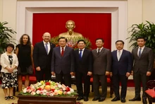 Đồng chí Phan Đình Trạc, Đại sứ Thomas Gass và các đại biểu dự buổi làm việc.