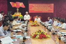 Đồng chí Đỗ Văn Chiến, Bí thư Trung ương Đảng, Chủ tịch Ủy ban Trung ương Mặt trận Tổ quốc Việt Nam phát biểu tại buổi làm việc.