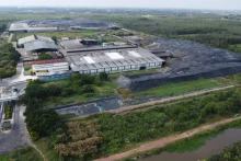 Toàn cảnh bãi chứa rác của công ty cổ phần Vietstar.
