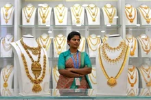 Một cửa hàng kim hoàn ở Bangalore (Ấn Độ). (Ảnh: AFP/TTXVN)