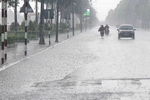 Mưa nặng hạt gây ngập một số tuyến đường nội ô thành phố Vị Thanh, Hậu Giang.