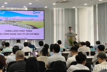 Phó Giáo sư, Tiến sĩ Lê Quốc Cường, Phó Trưởng Ban quản lý Khu Công nghệ cao Thành phố Hồ Chí Minh phát biểu tại hội thảo.