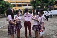 Các thí sinh tham gia kỳ thi tuyển sinh lớp 10 công lập năm học 2023-2024 tại Thành phố Hồ Chí Minh. 