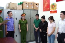 Các đối tượng cho vay nặng lãi tại cơ quan chức năng.