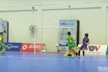 Tình huống phạm lỗi của cầu thủ Nguyễn Trung Hiền.