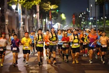 Các vận động viên tham gia giải chạy bộ đầu năm mới