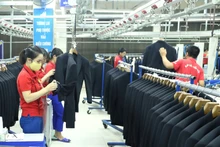 Công nghiệp may mặc Việt Nam có khả năng bị ảnh hưởng nặng nề từ chính sách thuế quan mới của Hoa Kỳ. Ảnh: Lê Danh Lam