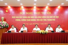 Các đồng chí chủ trì Hội nghị. (Ảnh: HƯNG TẠ)