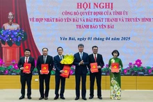 Ban Biên tập Báo Yên Bái ra mắt. (Ảnh: THANH SƠN)