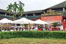 Các đại biểu tham quan Triển lãm.