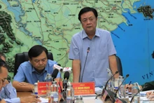 Bộ trưởng Bộ Nông nghiệp và Phát triển nông thôn Lê Minh Hoan chỉ đạo tại cuộc họp trực tiếp và trực tuyến với các bộ ngành và địa phương họp ứng phó với bão số 6 (Trami) chiều 25/10.