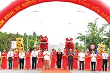 Lễ khánh thành cầu Vàm Xáng bắc qua sông Cần Thơ trên địa bàn huyện Phong Điền, công trình góp phần thúc đẩy phát triển kinh tế- xã hội của địa phương.