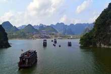 Vẻ đẹp bình yên ở chùa Tam Chúc.
