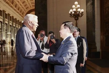 Chủ tịch Quốc hội Chính quyền Nhân dân nước Cộng hòa Cuba Esteban Lazo Hernandez và Chủ tịch Quốc hội Vương Đình Huệ. (Ảnh: Doãn Tấn/TTXVN)
