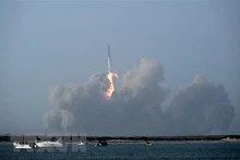 Tàu vũ trụ Starship thế hệ mới được phóng từ Sân bay vũ trụ Starbase của SpaceX ở Boca Chica, bang Texas, Mỹ. (Ảnh: AFP/TTXVN)