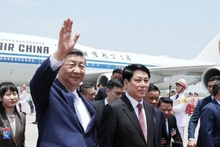 Tổng Bí thư, Chủ tịch nước Trung Quốc Tập Cận Bình đến Thủ đô Hà Nội, bắt đầu chuyến thăm cấp Nhà nước tới Việt Nam. (Ảnh: TTXVN)
