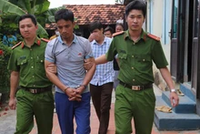 Đối tượng Dương Văn Thế khi bị bắt giữ. (Ảnh do Công an cung cấp)