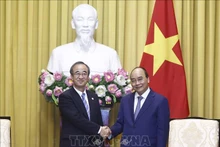 Chủ tịch nước Nguyễn Xuân Phúc tiếp ông Hanazumi Hideyo, Thống đốc tỉnh Niigata, Nhật Bản. (Ảnh: Thống Nhất/TTXVN)