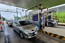 Các phương tiện qua trạm thu phí 51 lên cao tốc Thành phố Hồ Chí Minh-Long Thành-Dầu Giây.