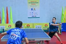 Trận tứ kết đơn nam kịch tính giữa Đinh Anh Hoàng và Lê Tiến Đạt