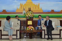 Trưởng Ban Đối ngoại Trung ương Đảng Nhân dân Cách mạng Lào Thongsavanh Phomvihane và đồng chí Nguyễn Thị Hoàng Vân tại buổi làm việc ngày 12/10. (Ảnh: KTP/Pasaxon)