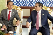 Thủ tướng Phạm Minh Chính gặp Tổng thống Indonesia Joko Widodo. (Nguồn: TTXVN)