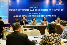 Đại diện các tổ chức, doanh nghiệp chia sẻ thông tin tại hội thảo.