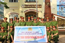 Các đại biểu tham dự tại khuôn viên Nhà truyền thống Công an thành phố Cần Thơ.