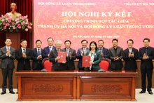 Thành ủy Hà Nội và Hội đồng Lý luận Trung ương ký kết Chương trình hợp tác nhiệm kỳ Đại hội XIII.