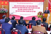 Đồng chí Đỗ Văn Chiến, Bí thư Trung ương Đảng, Chủ tịch Ủy ban Trung ương Mặt trận Tổ quốc Việt Nam thăm, làm việc và chúc Tết Nhà xuất bản Chính trị quốc gia Sự thật.