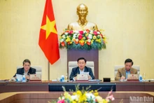 Chủ tịch Quốc hội Vương Đình Huệ chủ trì và điều hành phiên họp sáng 15/11. (Ảnh: DUY LINH)