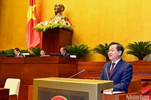 Phó Thủ tướng Chính phủ Lê Minh Khái trình bày Báo cáo đánh giá bổ sung kết quả thực hiện kế hoạch phát triển kinh tế-xã hội và ngân sách nhà nước năm 2022; tình hình thực hiện kế hoạch phát triển kinh tế-xã hội và ngân sách nhà nước những tháng đầu năm 2023. (Ảnh: DUY LINH)