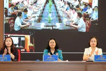 Các đại biểu Quốc hội tiếp xúc cử tri tại đơn vị bầu cử số 4, thành phố Hà Nội.