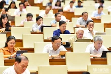 Các đại biểu Quốc hội trong một phiên thảo luận ở hội trường tại Kỳ họp thứ 5, Quốc hội khóa XV. (Ảnh: DUY LINH)