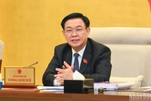 Chủ tịch Quốc hội Vương Đình Huệ phát biểu ý kiến tại phiên họp Ủy ban Thường vụ Quốc hội chiều 16/4. (Ảnh: DUY LINH)