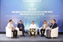 Các đại biểu chia sẻ tiềm năng, thách thức thu hút đầu tư nước ngoài công nghiệp bán dẫn tại Hà Nội. 