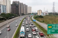 Hà Nội đã có hướng dẫn cụ thể cho các phương tiện ra vào thành phố để giảm ùn tắc. (Ảnh: Thành Đạt).
