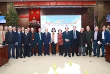 Lãnh đạo thành phố Hà Nội và các đại biểu câu lạc bộ Thăng Long.