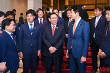 Chủ tịch Quốc hội Vương Đình Huệ và các đại biểu tại buổi gặp mặt. (Ảnh: Duy Linh)