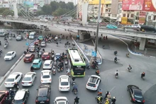 Nút giao Ngã Tư Sở đã thông thoáng hơn sau khi điều chỉnh.