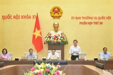 Phó Chủ tịch Quốc hội Nguyễn Khắc Định điều hành nội dung phiên họp chiều 22/8. (Ảnh: DUY LINH)