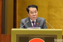 Trưởng Ban Dân nguyện Dương Thanh Bình báo cáo kết quả tiếp công dân, xử lý đơn thư và giám sát việc giải quyết khiếu nại, tố cáo của công dân gửi đến Quốc hội. (Ảnh: THỦY NGUYÊN)