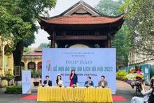 Đại diện Sở Du lịch Hà Nội giới thiệu các nội dung của Lễ hội Áo dài.