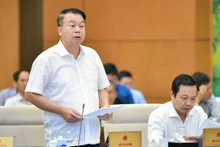 Thứ trưởng Tài chính Nguyễn Đức Chi trình bày tờ trình tóm tắt dự án Luật. (Ảnh: DUY LINH)