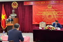 Phó Chủ tịch Quốc hội Nguyễn Khắc Định phát biểu tại buổi gặp mặt đại diện cộng đồng người Việt tại Malaysia.
