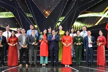 Thủ tướng Phạm Minh Chính vinh danh các tác phẩm đạt Giải Vàng của Liên hoan Truyền hình toàn quốc lần thứ 42. (Ảnh: THANH GIANG)