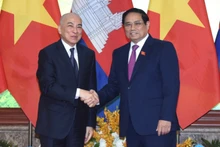 Thủ tướng Chính phủ Phạm Minh Chính và Quốc vương Campuchia Norodom Sihamoni (Ảnh: Trần Hải).