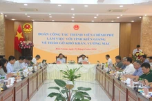 Đoàn Công tác Thành viên Chính phủ do Bộ trưởng Tư pháp Lê Thành Long làm Trưởng đoàn làm việc với UBND tỉnh Kiên Giang về tình hình sản xuất kinh doanh, đầu tư công, xây dựng hạ tầng và xuất nhập khẩu trên địa bàn tỉnh, ngày 22/4/2024. (Ảnh: VGP)