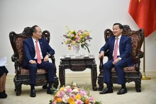Phó Thủ tướng Lê Minh Khái tiếp Phó Thủ tướng kiêm Bộ trưởng Kinh tế và Tài chính Hàn Quốc Choo Kyung Ho. (Ảnh: VGP)