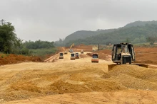 Tháo gỡ vướng mắc liên quan khai thác, cung ứng vật liệu xây dựng thông thường cho Dự án đường bộ cao tốc